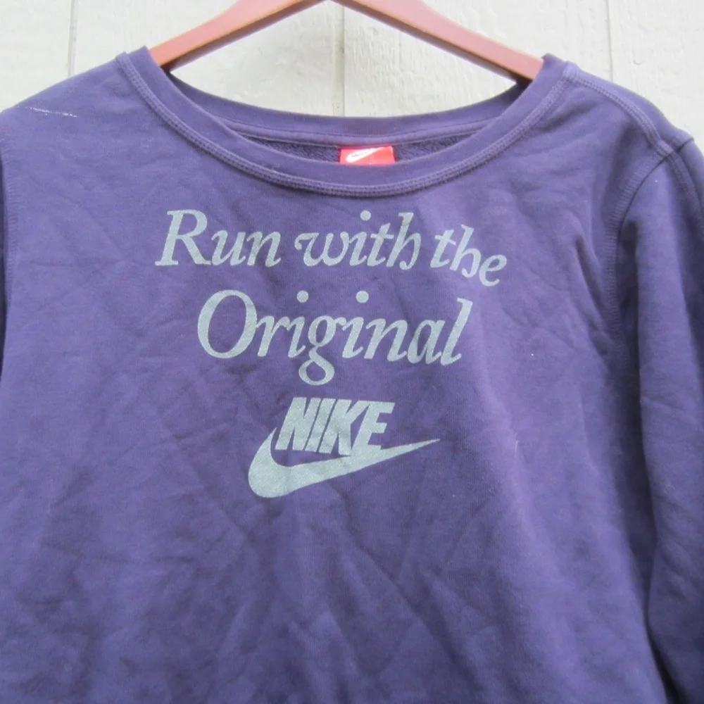 Nike Sweatshirt Womens M Deep Purple Fleece Sportswear Run With the Original‎